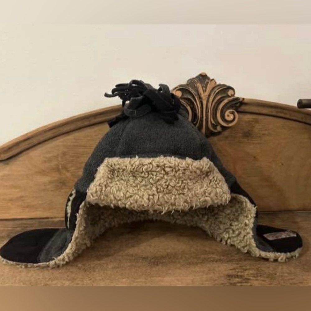 Kids Winter Hat Size Small
(GAP)